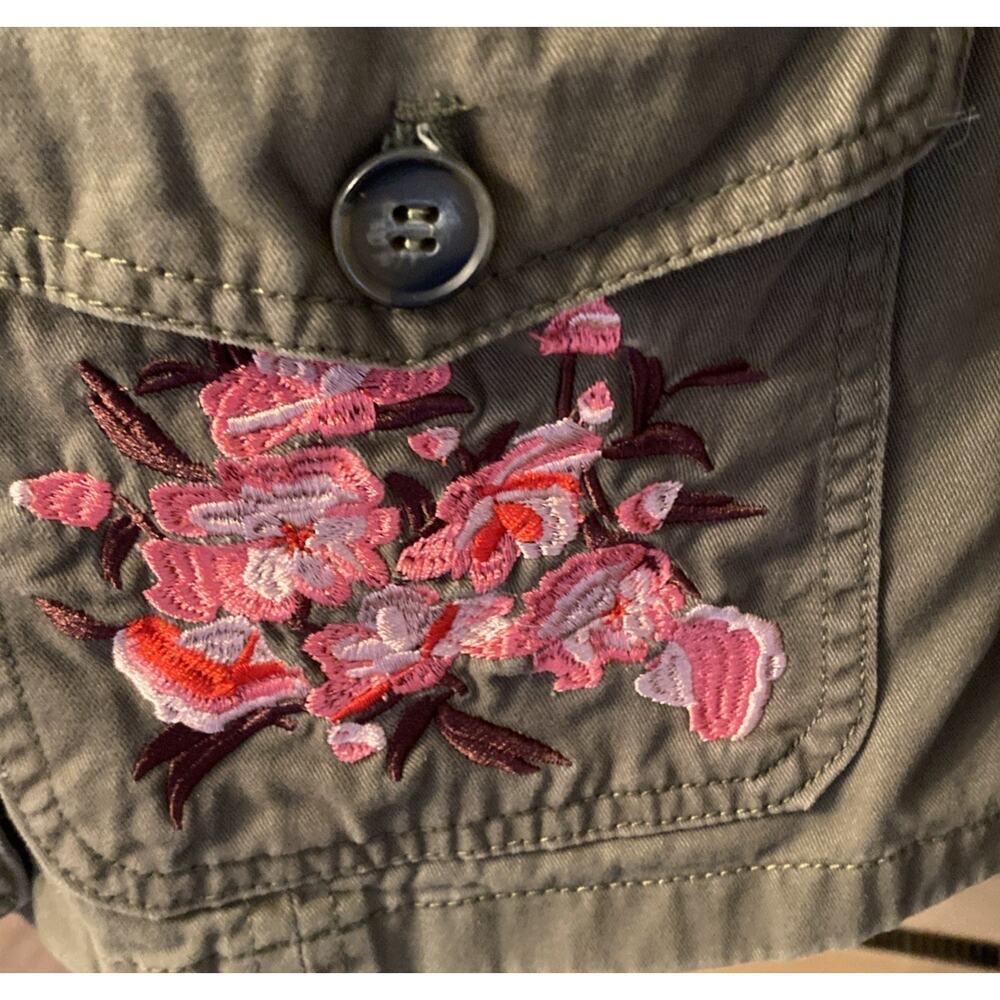 CHARLOTTE RUSSE women's army green jacket sz L w/buttons embroidered Flowers